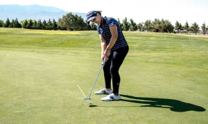 How to swing a golf club